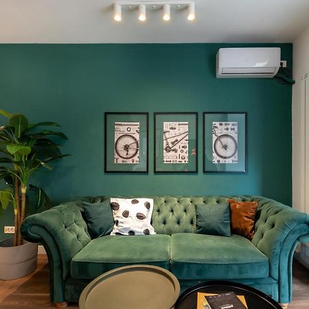 Downtown Retreat: Spacious 2-Br By Unirii Square ブカレスト エクステリア 写真