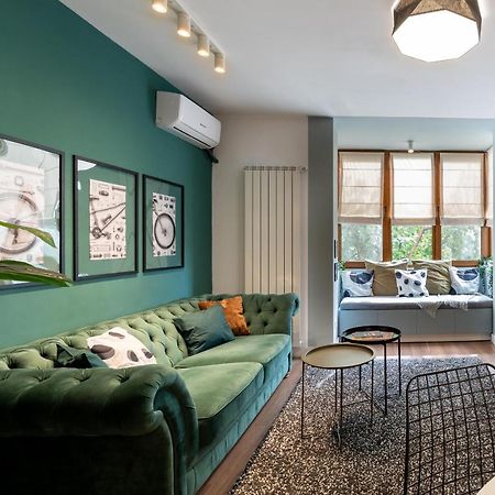 Downtown Retreat: Spacious 2-Br By Unirii Square ブカレスト エクステリア 写真