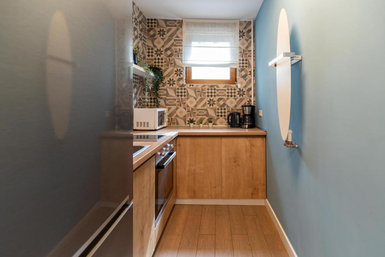 Downtown Retreat: Spacious 2-Br By Unirii Square ブカレスト エクステリア 写真